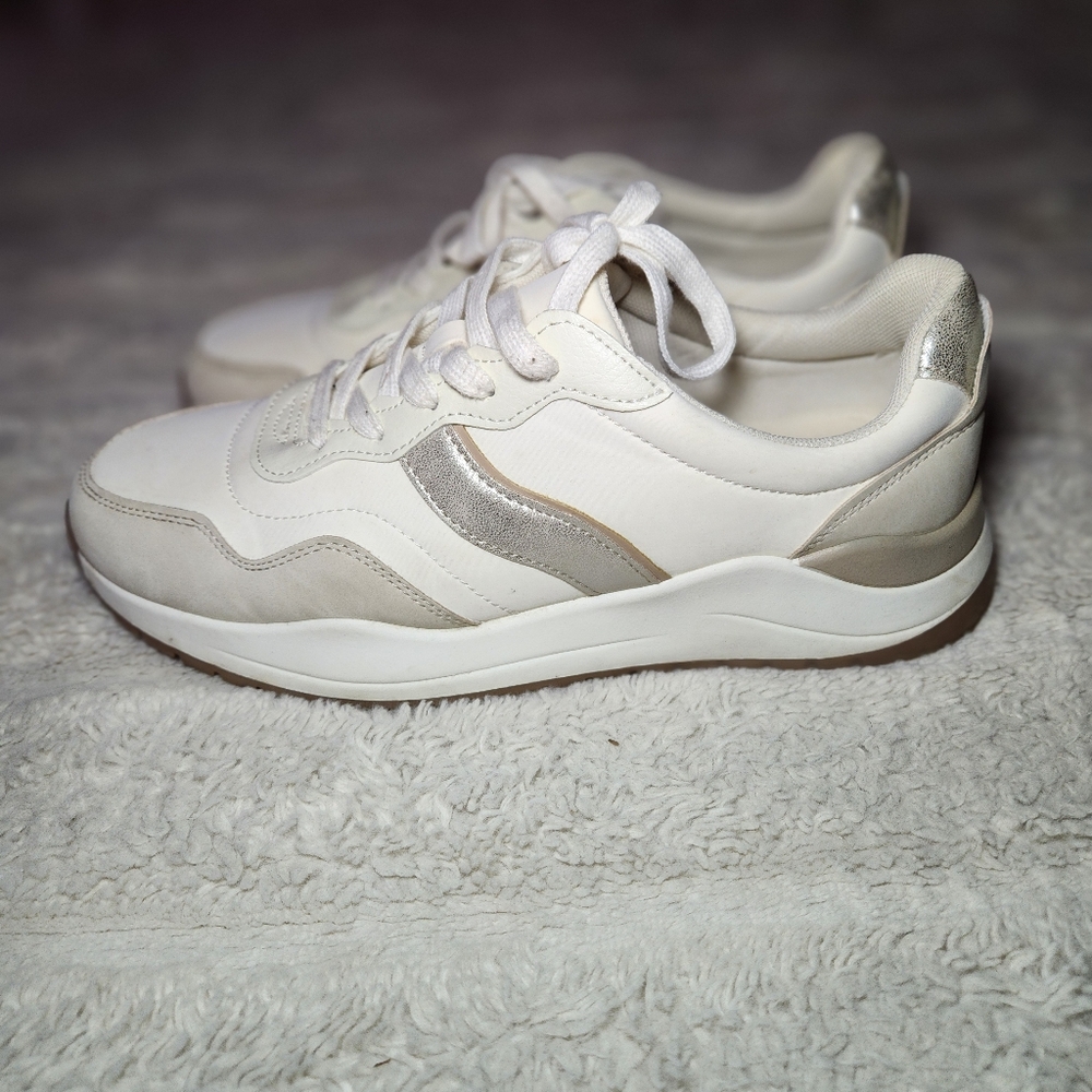 Time and Tru Chunky White Cream Tan  Women's Lace Up  Shoes Sz 11  Memory Foam